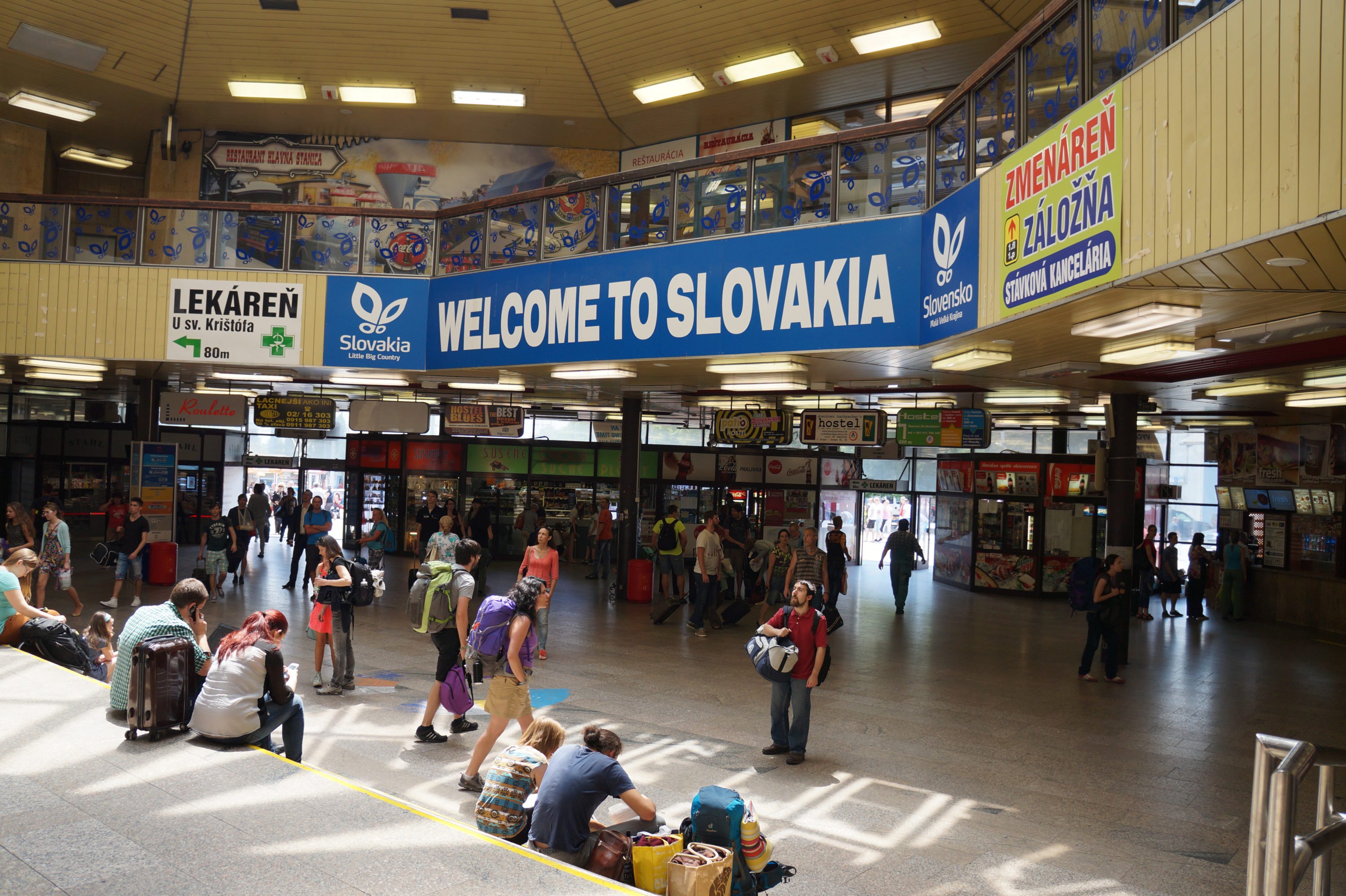 Welcome_to_Slovakia_sign_inside_Bratislava_main_train_station_hlavná_stanica